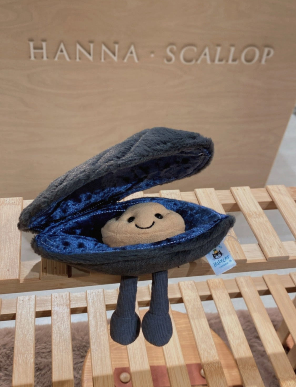 Jellycat Michelle Mussel (London Edition)