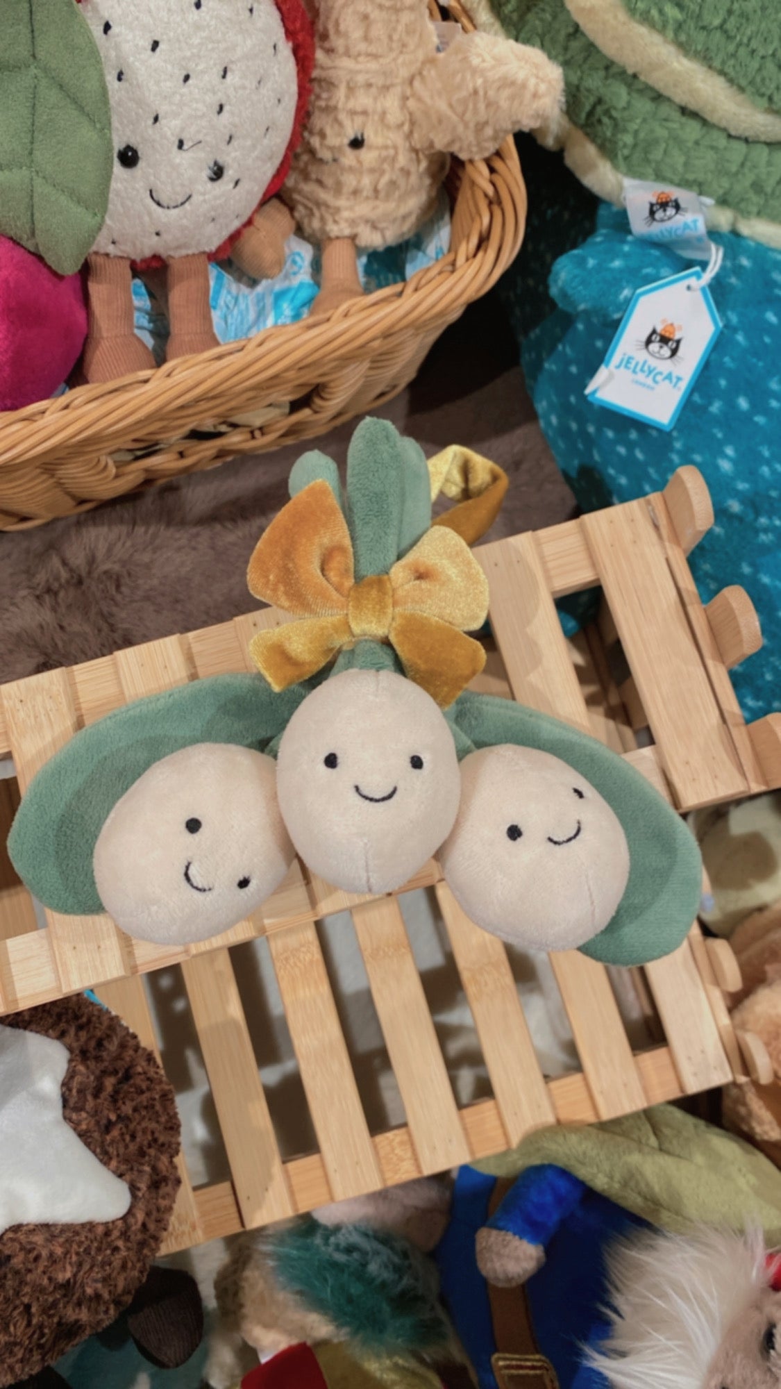 Jellycat Amuseables Mistletoe