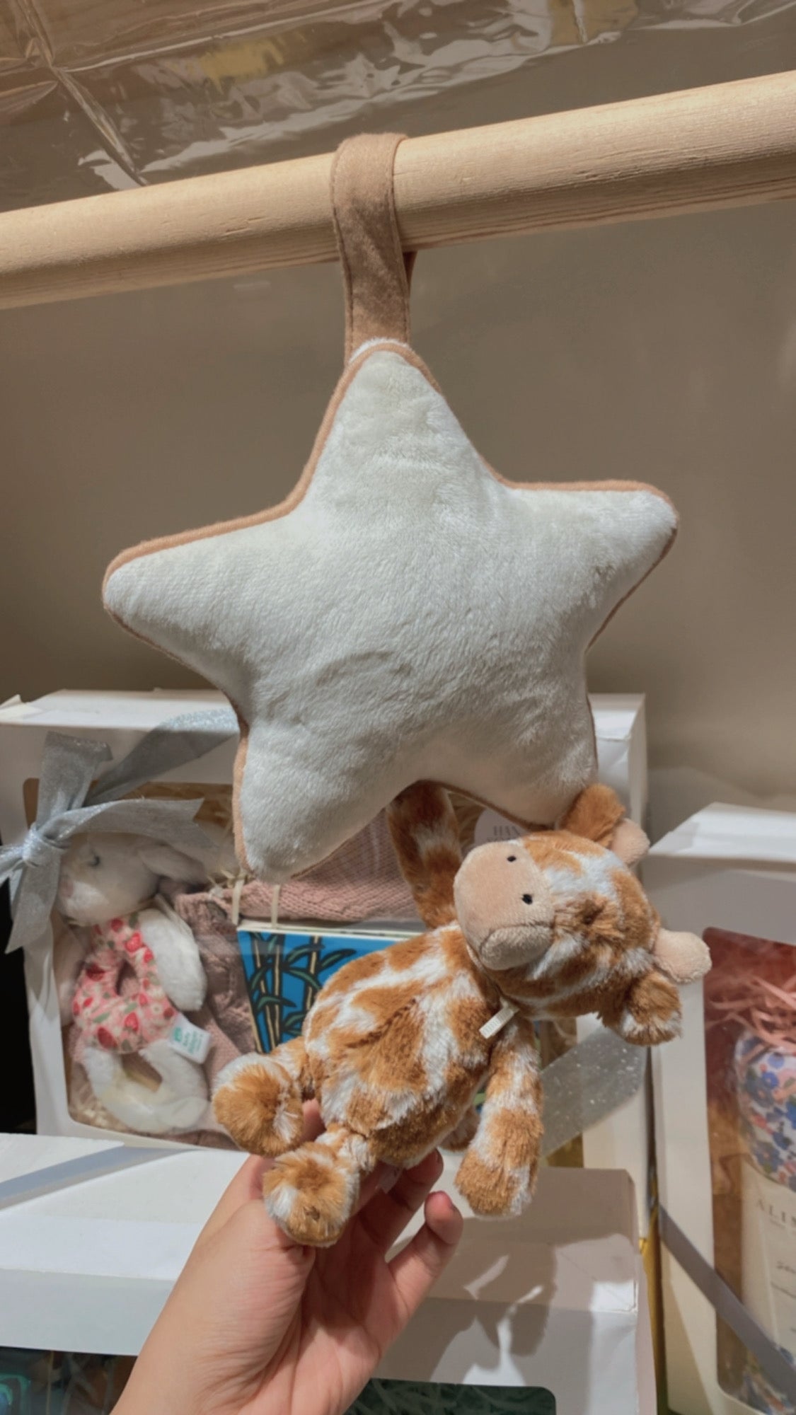 Jellycat Giraffe Musicial Pull