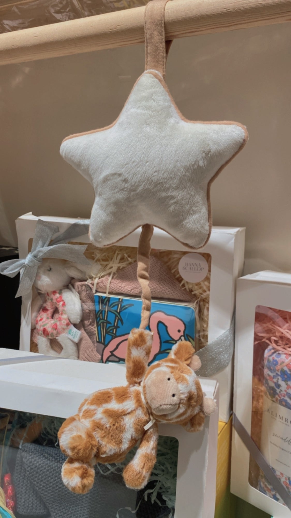 Jellycat Giraffe Musicial Pull
