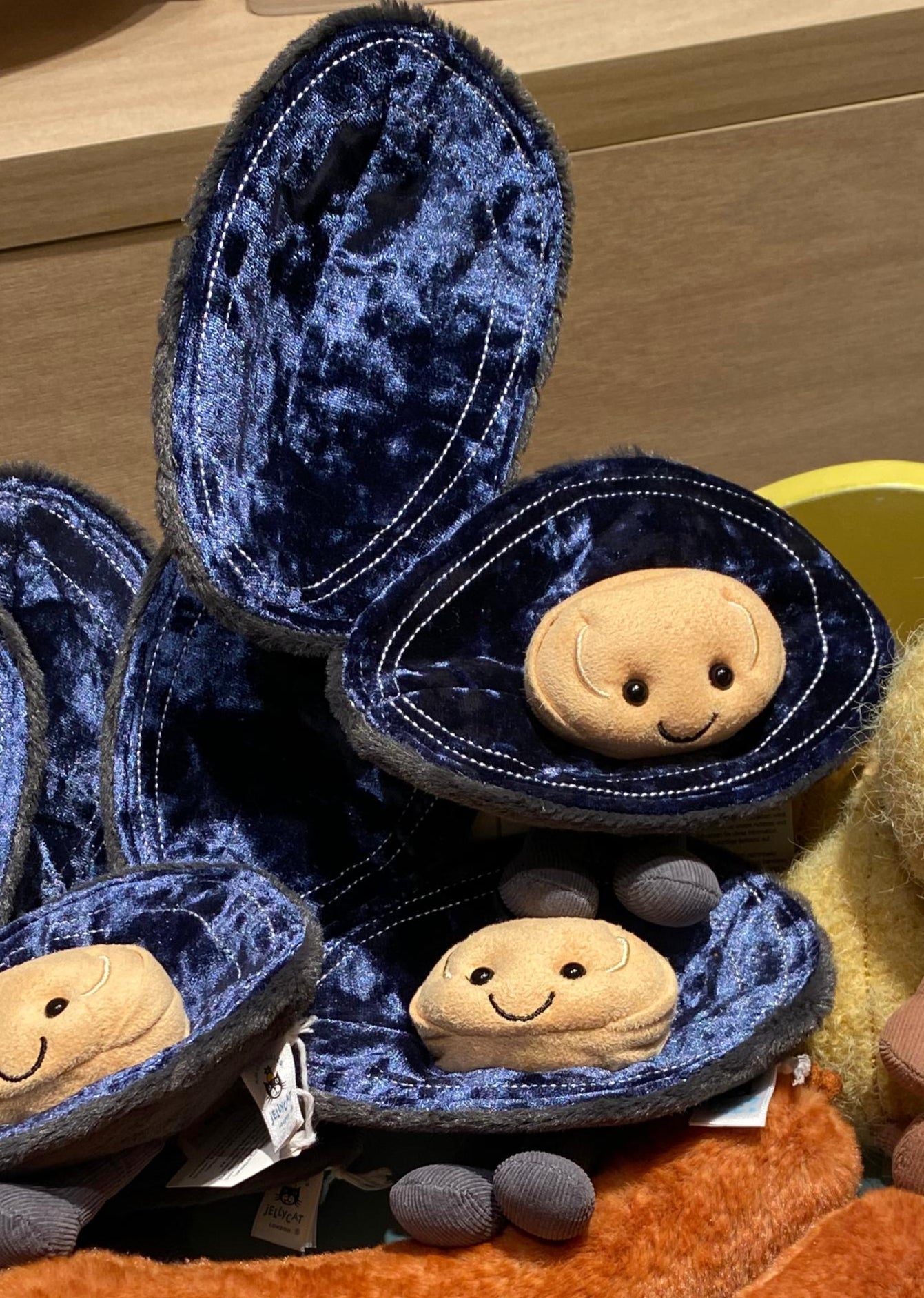 Jellycat Michelle Mussel (London Edition)