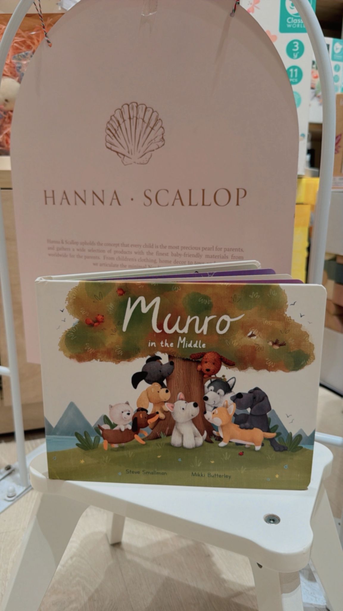 Jellycat Munro In the Middle Book