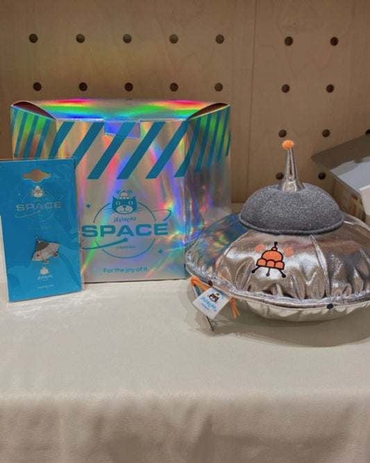 Jellycat Jellysaucerset with box and pin and sticker