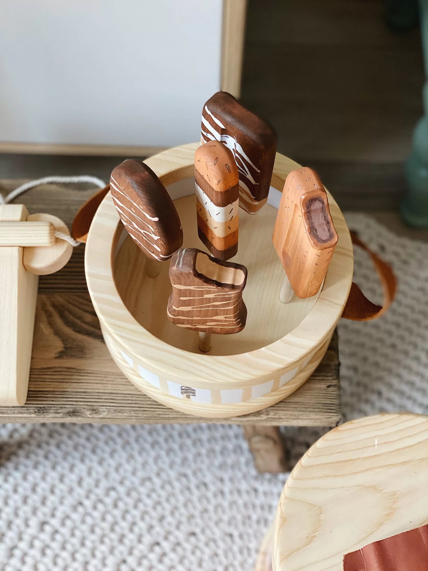 Nashe Derevce Wooden Box Ice Cream (Chocolate)