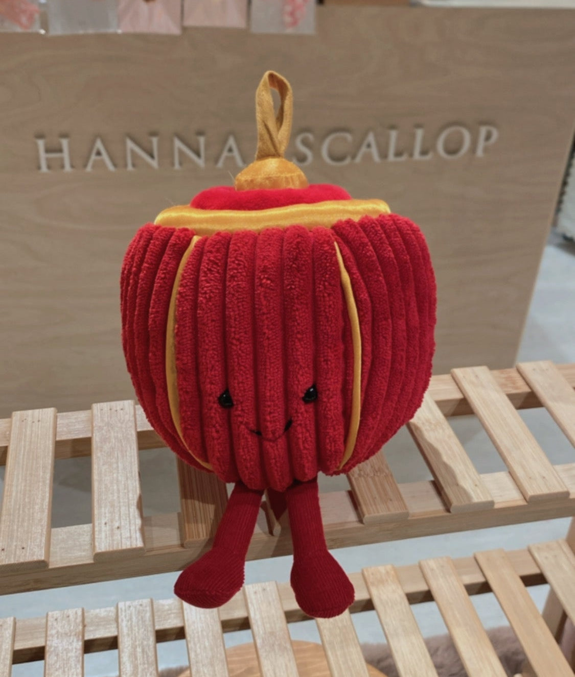 Jellycat Amuseables Rayray Lantern – Hanna Scallop