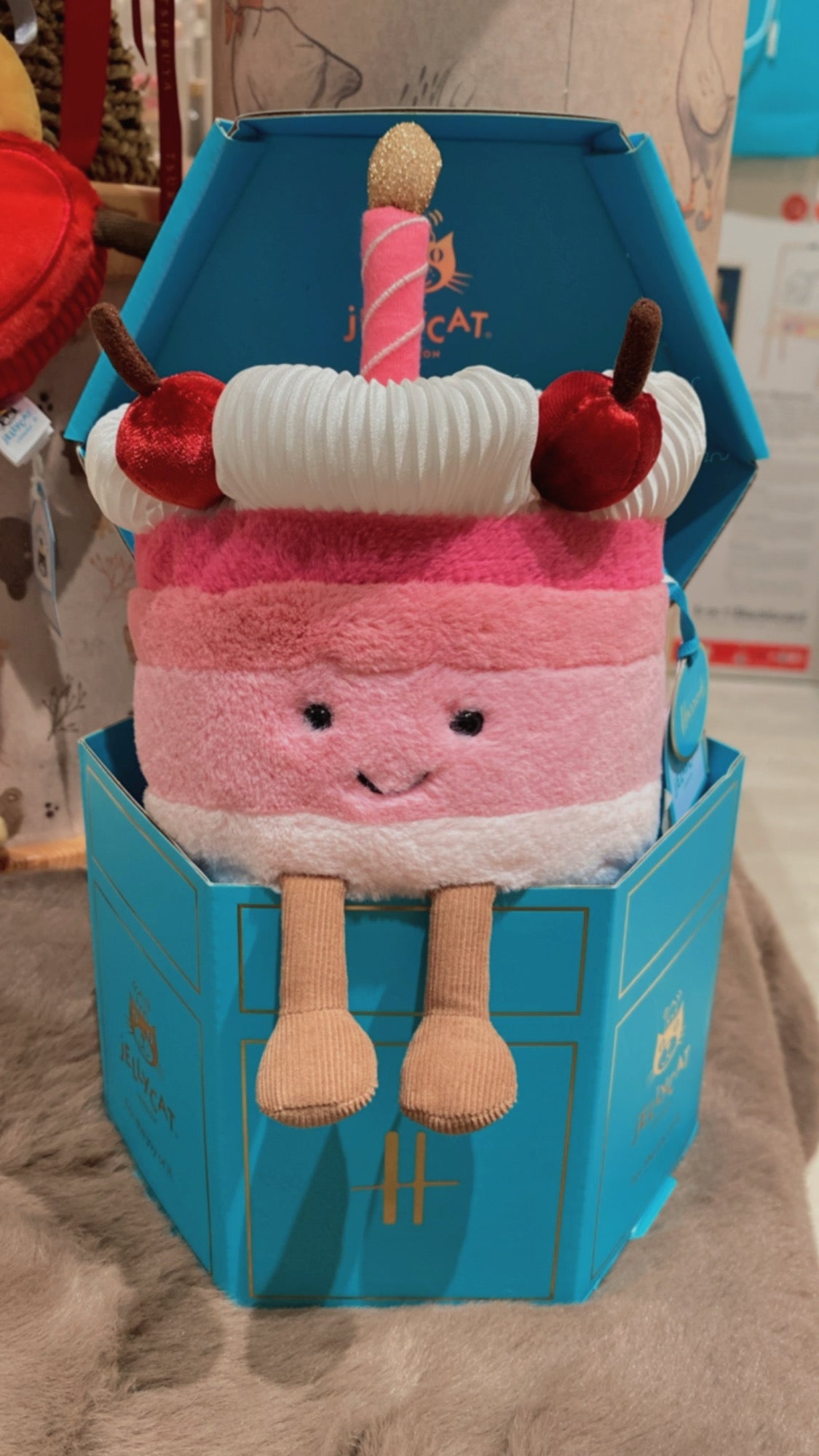 Jellycat Cheryl Cherry Cake （Harrods Exclusive） – Hanna Scallop