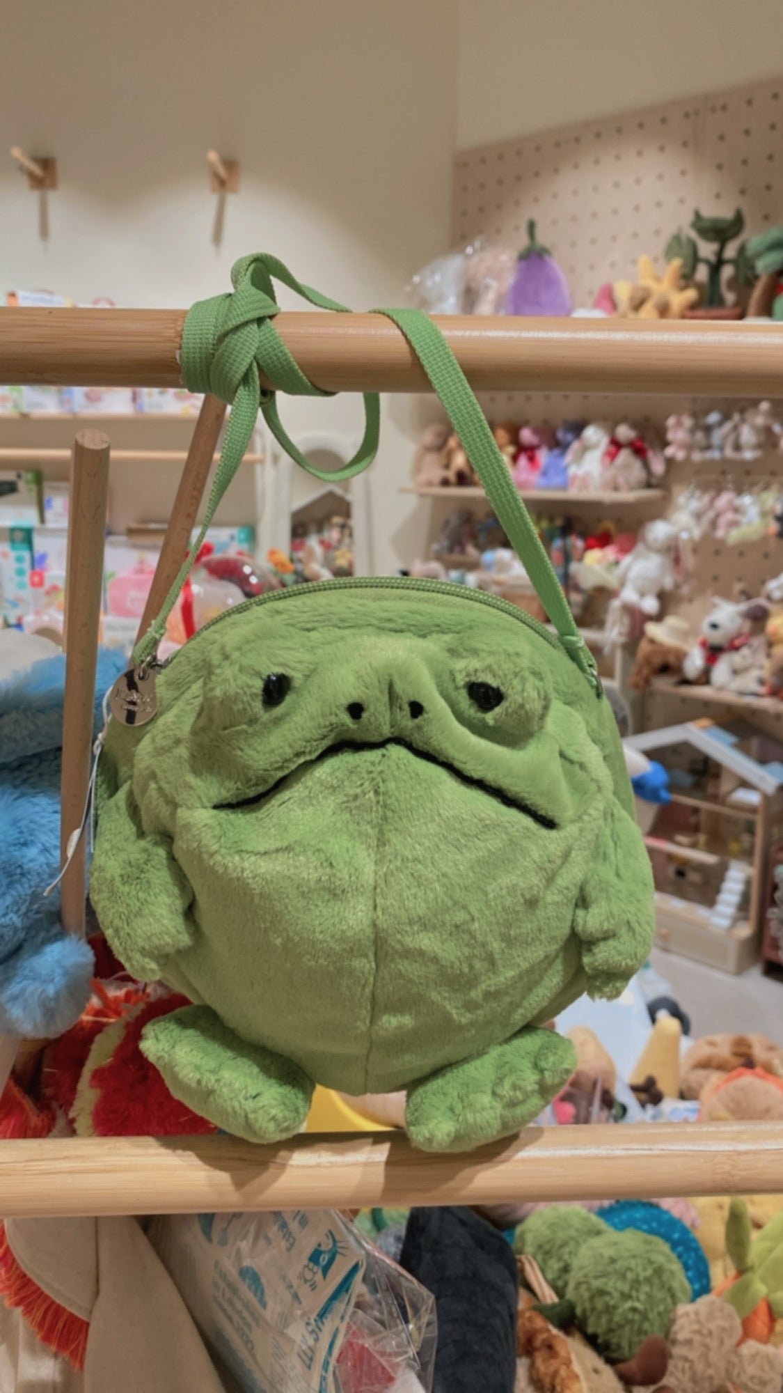 Jellycat Ricky Rain Frog Bag – Hanna Scallop