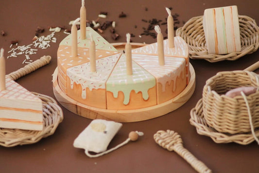 Nashe Derevce Wooden Birthday Cake (Pistachio)